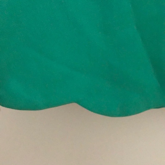 Green scalloped hem dress. Size small - Picture 6 of 6